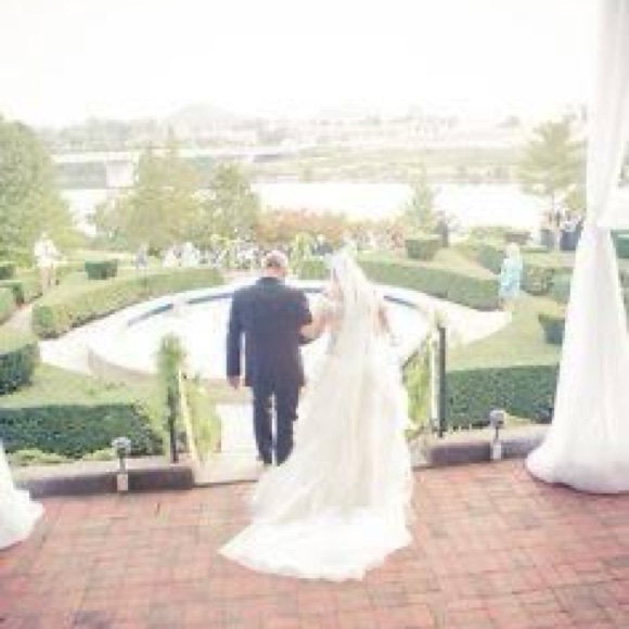 Alfred Angelo Disney Collection Belle. Corset Cathedral veil In preservation box - Picture 8 of 10